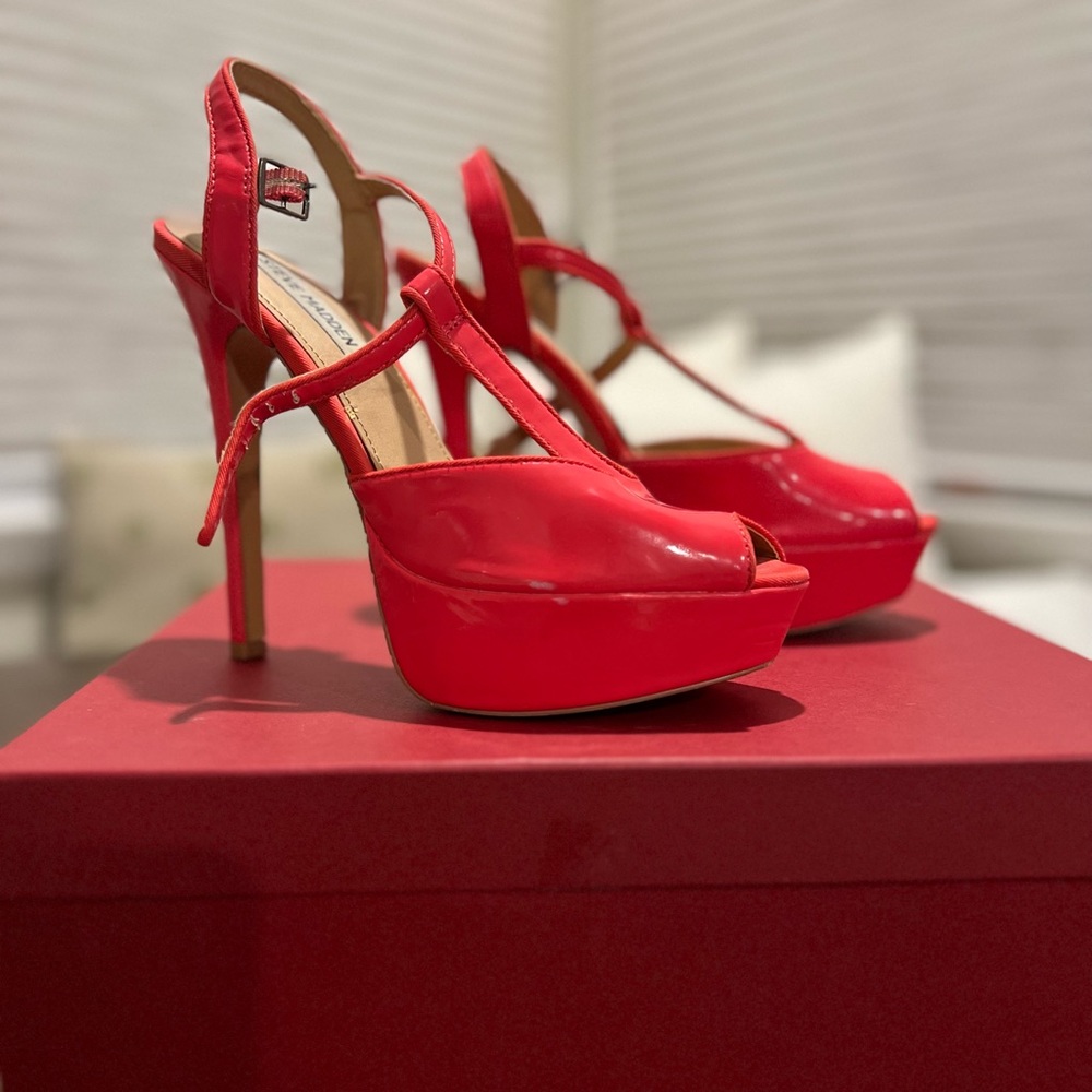 Steve Madden T strap platform heels